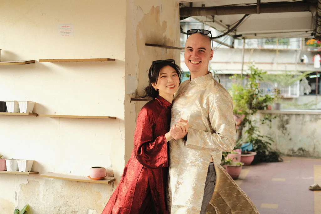 Ánh mắt trao nhau